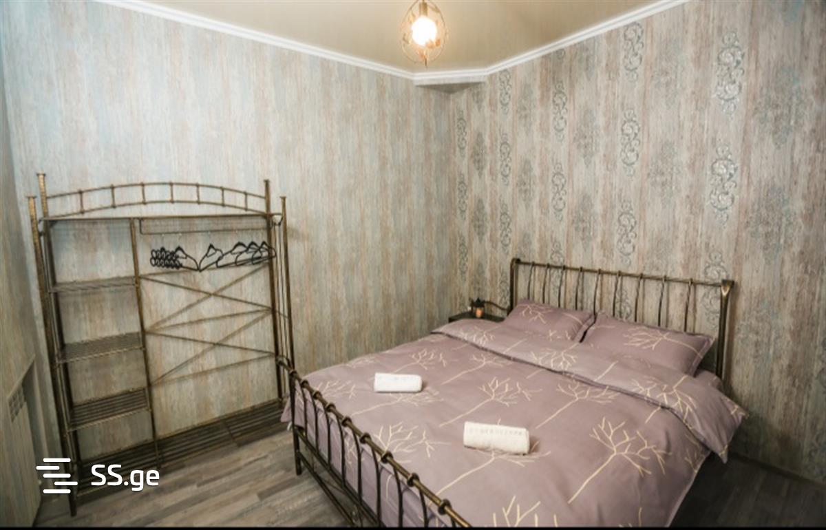 3 Room Flat Daily Rent. Chugureti view 6