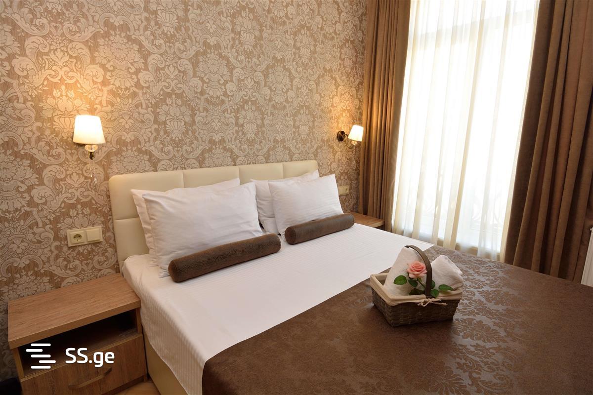 4 Room Flat Daily Rent. Chugureti view 9