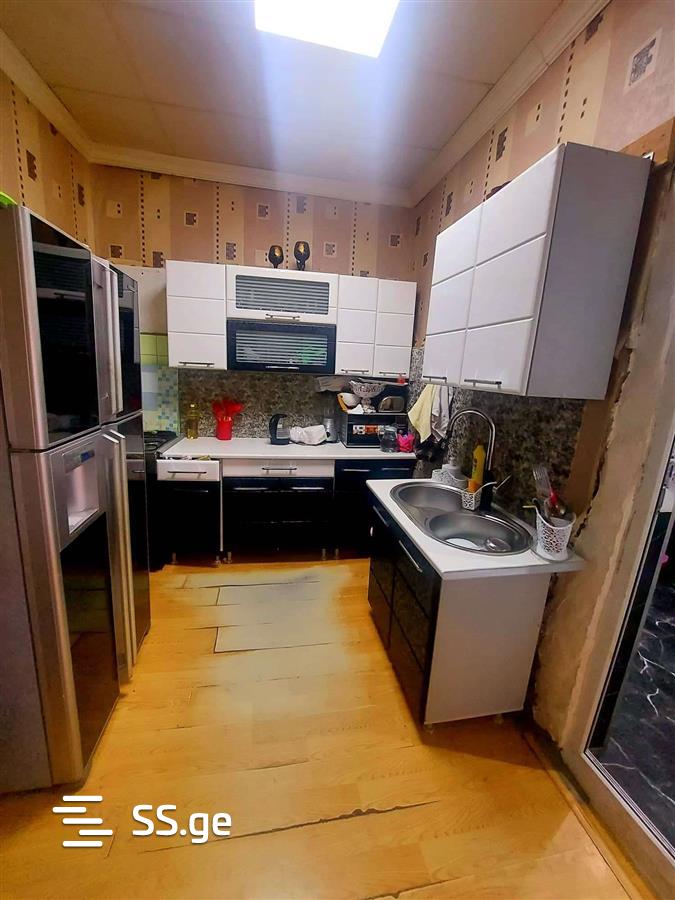 8 Room Private House For Sale view 7