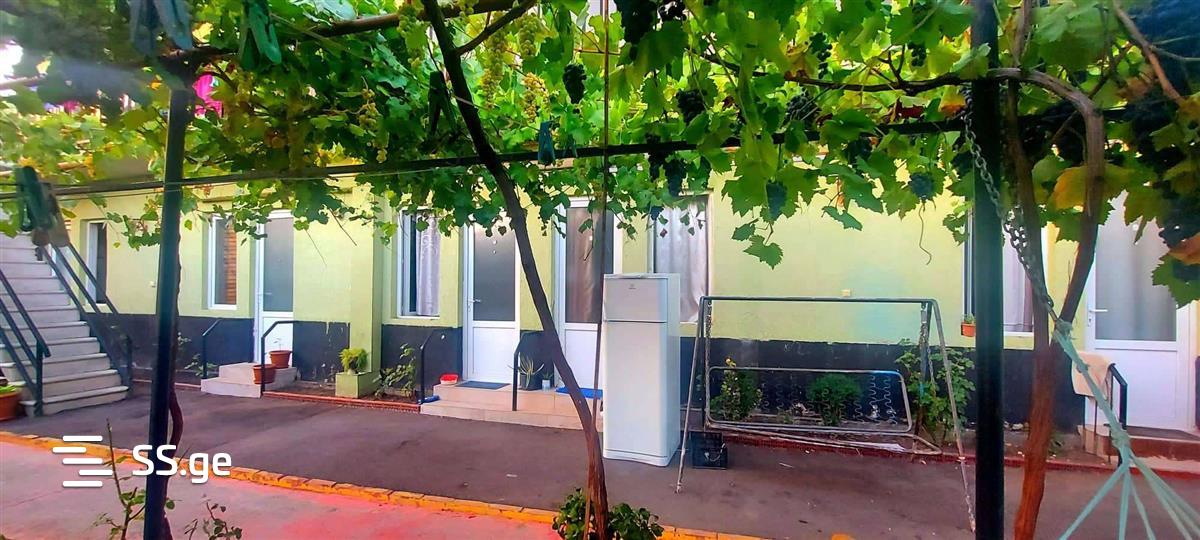 8 Room Private House For Sale view 2
