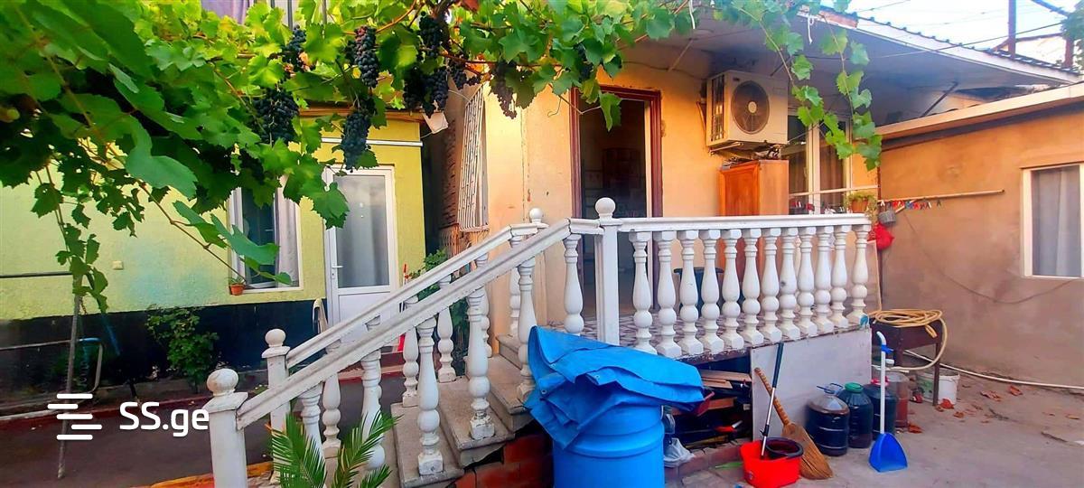 8 Room Private House For Sale view 3