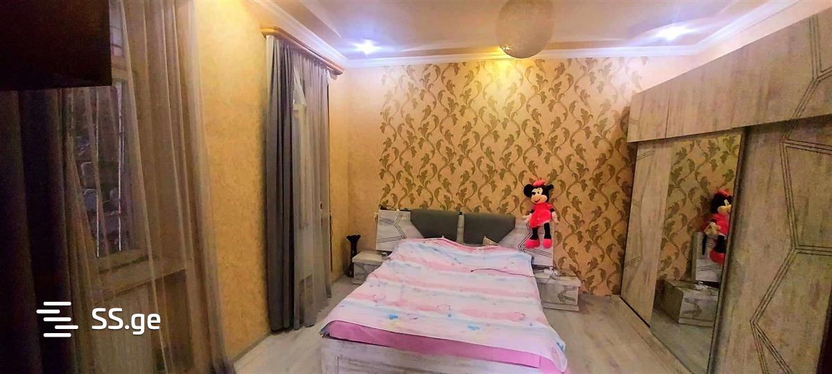 8 Room Private House For Sale view 6