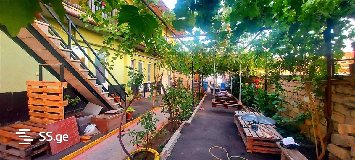 8 Room Private House For Sale view 1