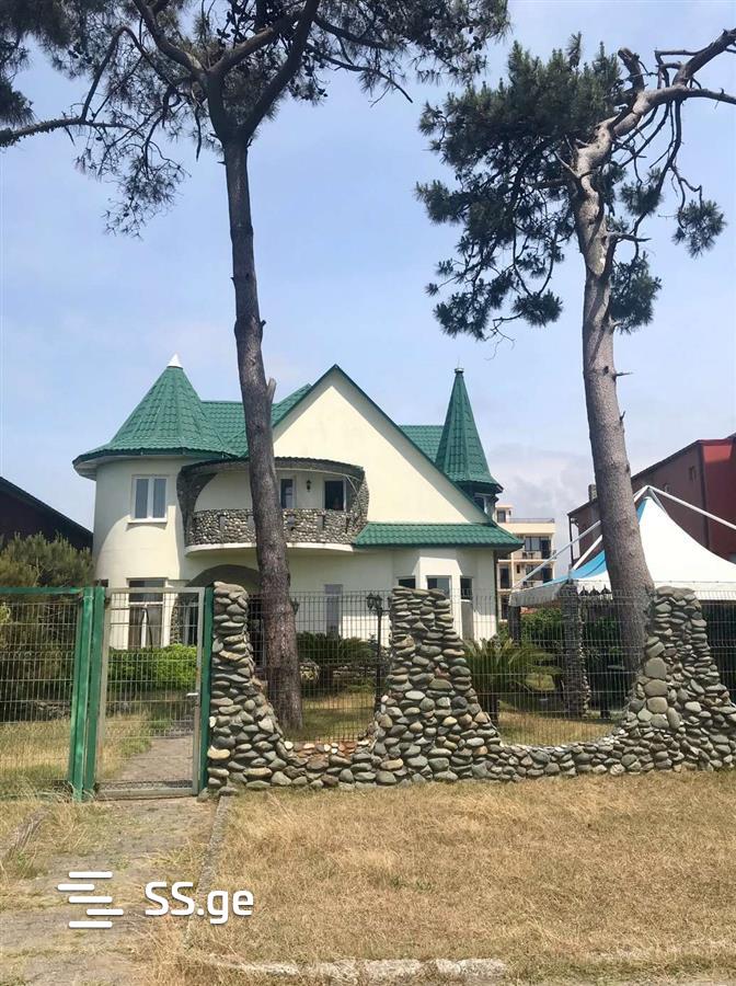 9 Room Private House For Sale, 1 of 4
