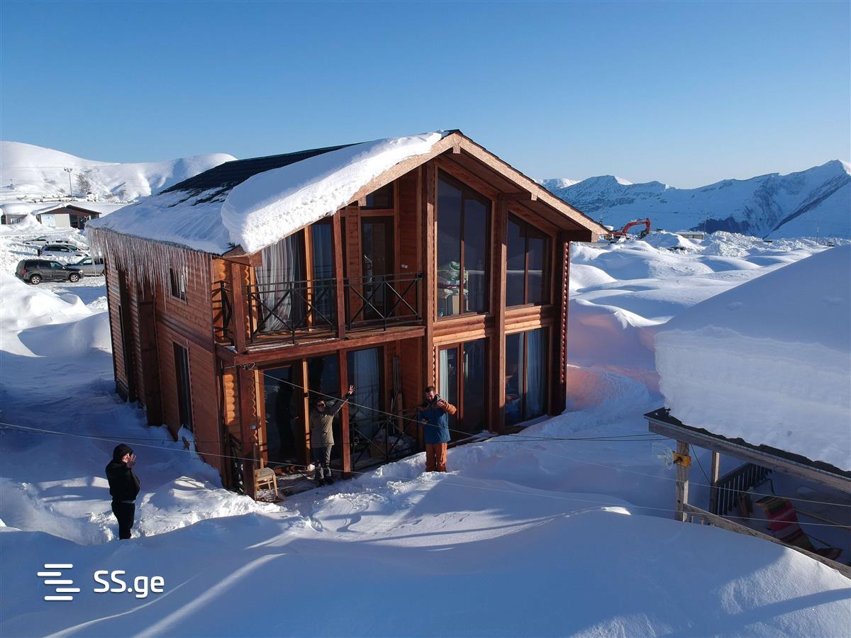 7 Room Private House Daily Rent. Gudauri, 1 of 3