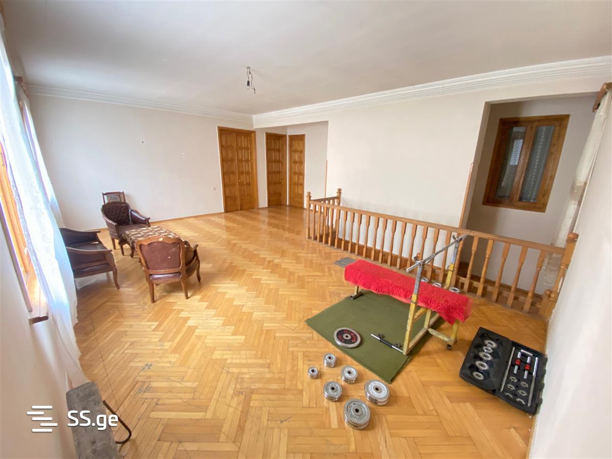 10 Room Private House For Sale view 5