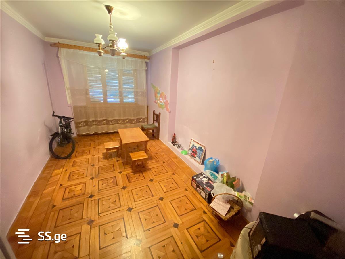 10 Room Private House For Sale view 12