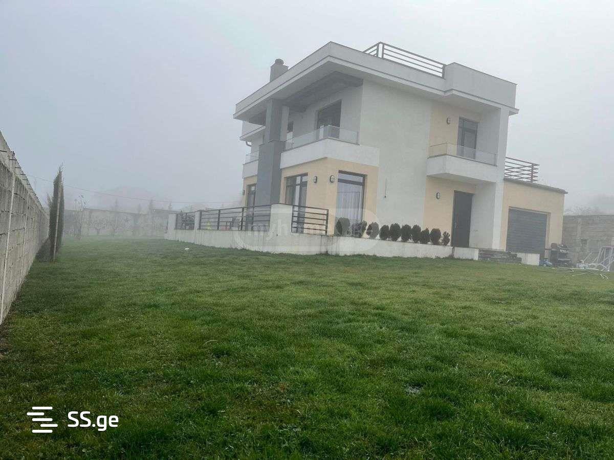 6 Room Private House For Sale view 3