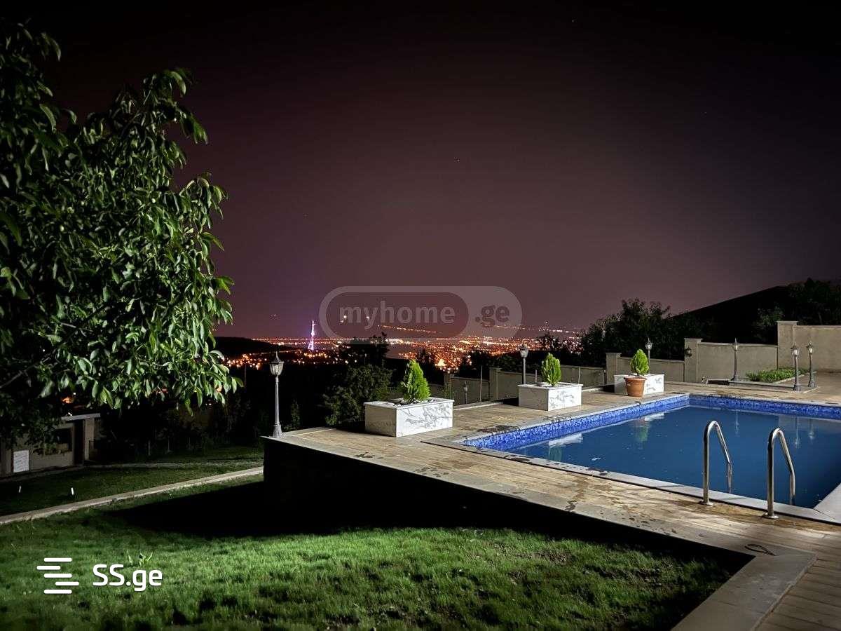 7 Room Private House For Sale view 3
