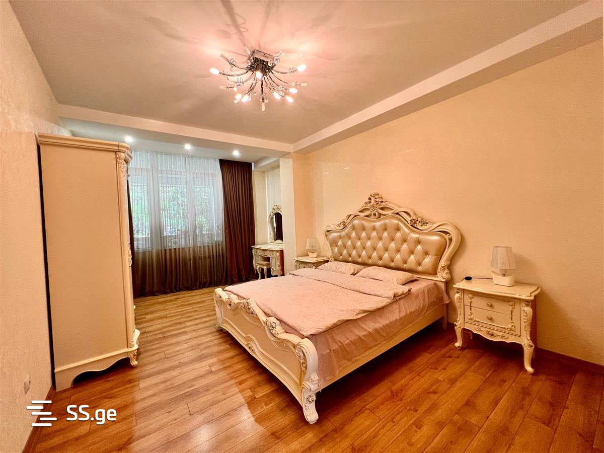 4 Room Flat Daily Rent. Vake view 6