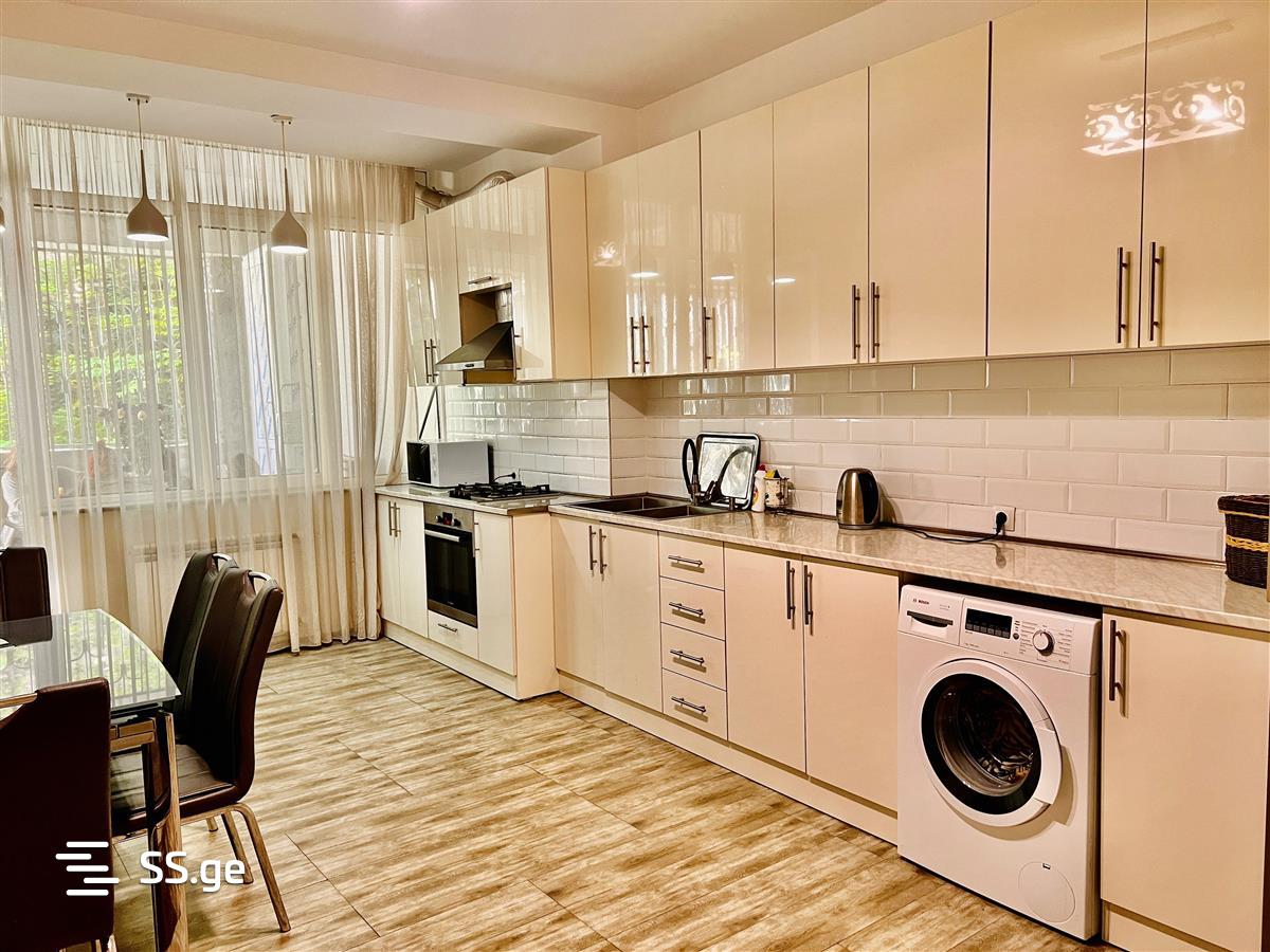 4 Room Flat Daily Rent. Vake view 12