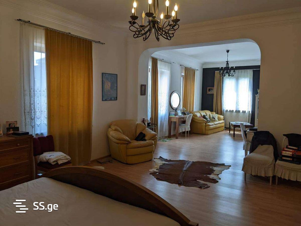 7 Room Private House For Sale view 4