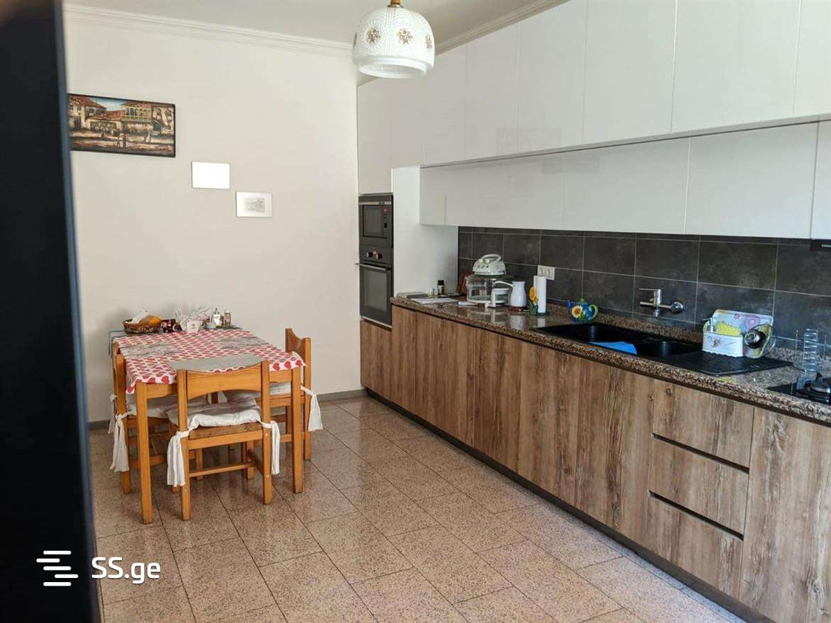 7 Room Private House For Sale view 6