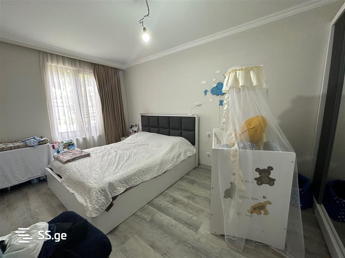 8 Room Private House For Sale view 5