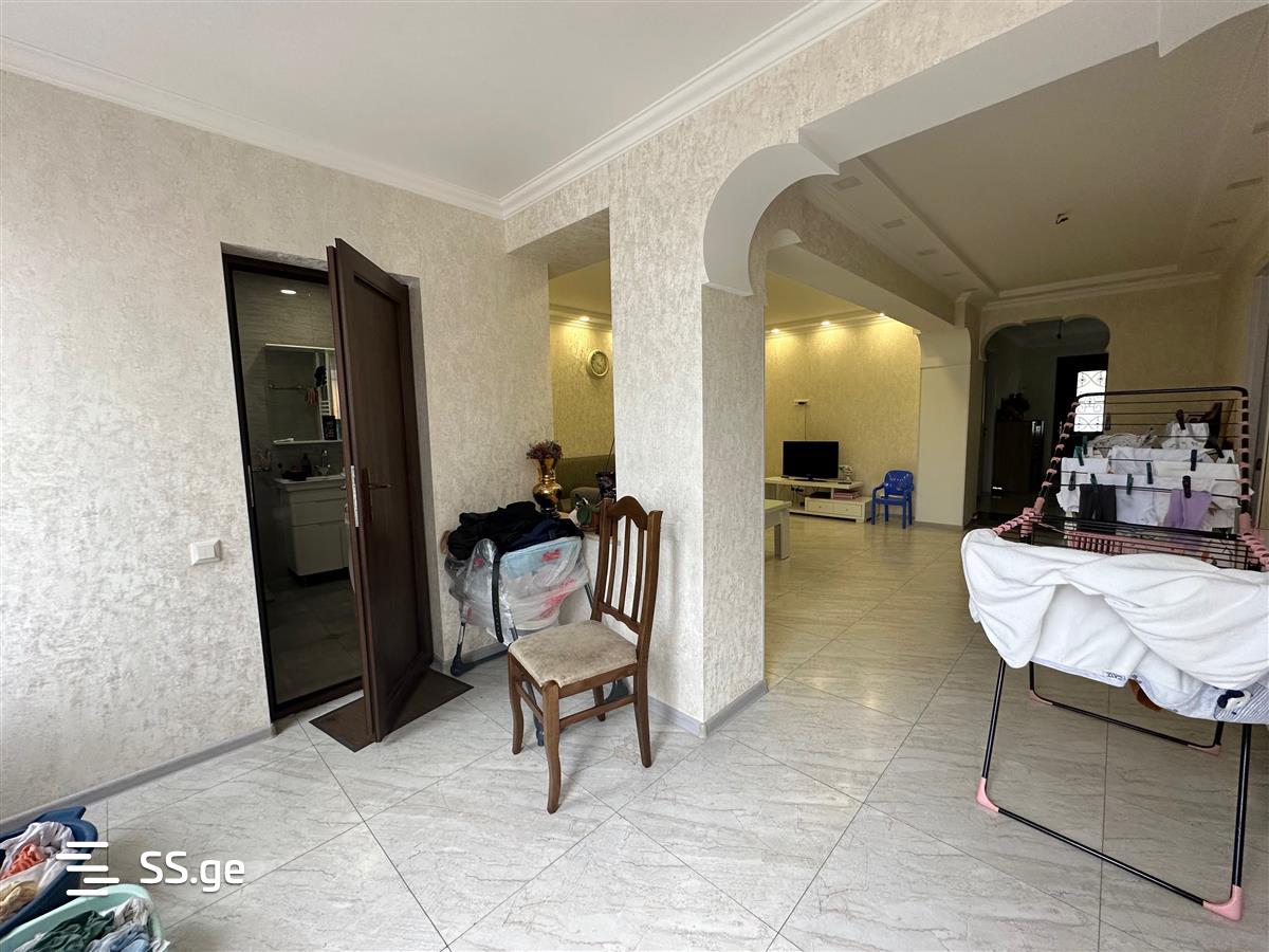 8 Room Private House For Sale view 9