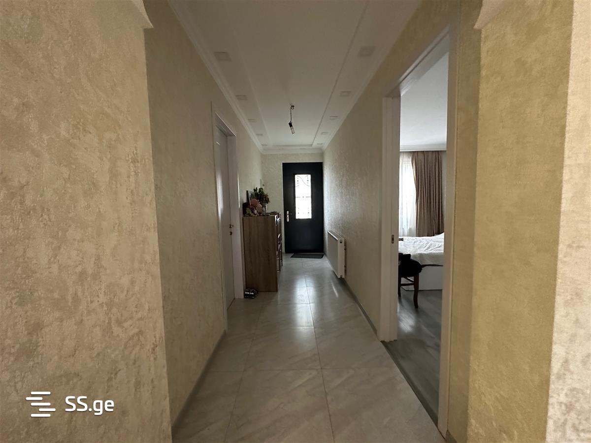 8 Room Private House For Sale view 2