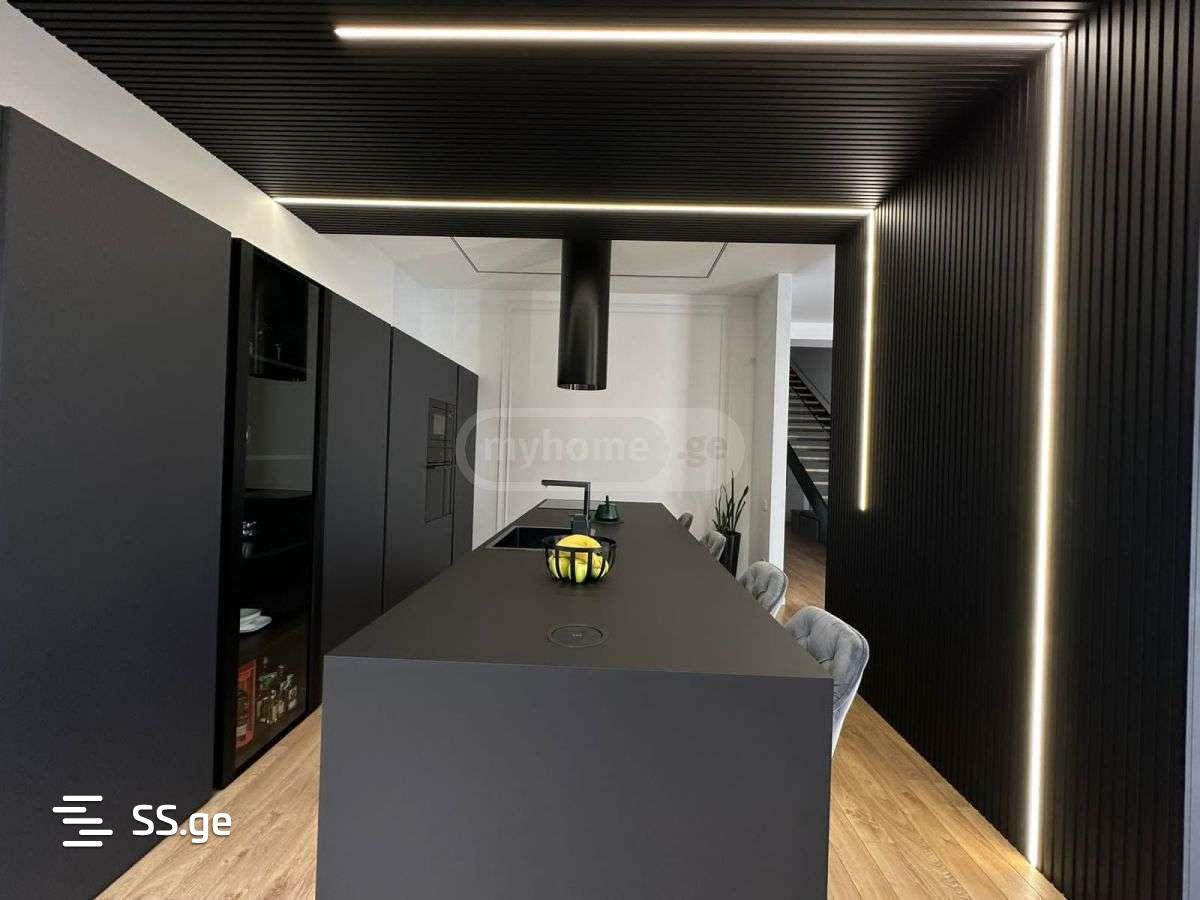 8 Room Private House For Sale view 3