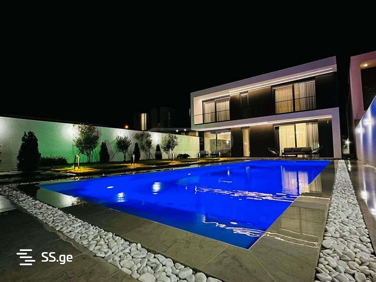 8 Room Private House For Sale view 1
