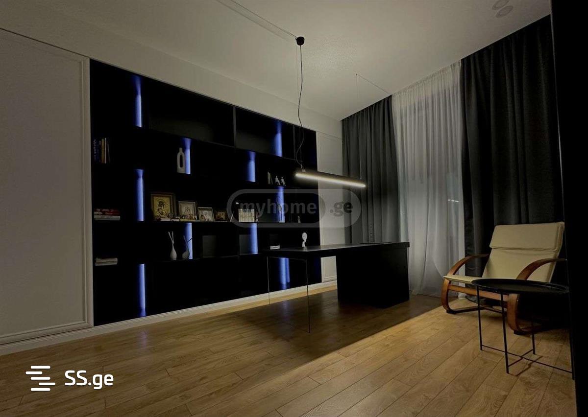 8 Room Private House For Sale view 5