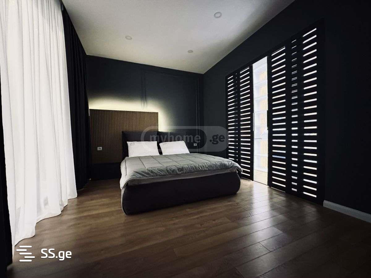 8 Room Private House For Sale view 4