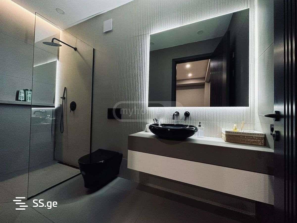 8 Room Private House For Sale view 2