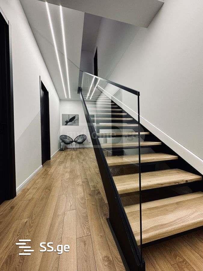 8 Room Private House For Sale view 10