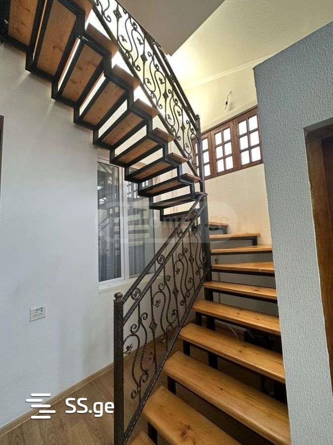 6 Room Private House For Sale view 9
