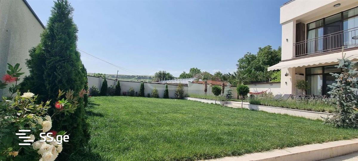7 Room Private House For Sale view 1