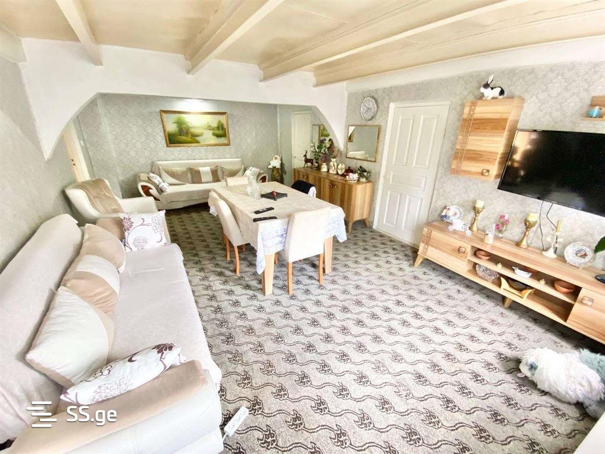 8 Room Private House For Sale view 12