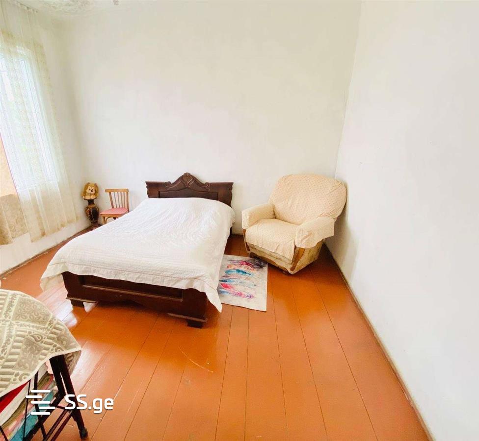 8 Room Private House For Sale view 2