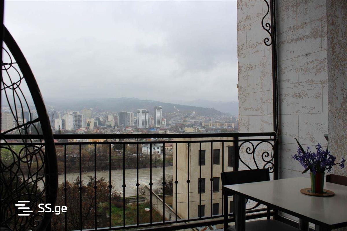 3 Room Flat Daily Rent. Isani view 6