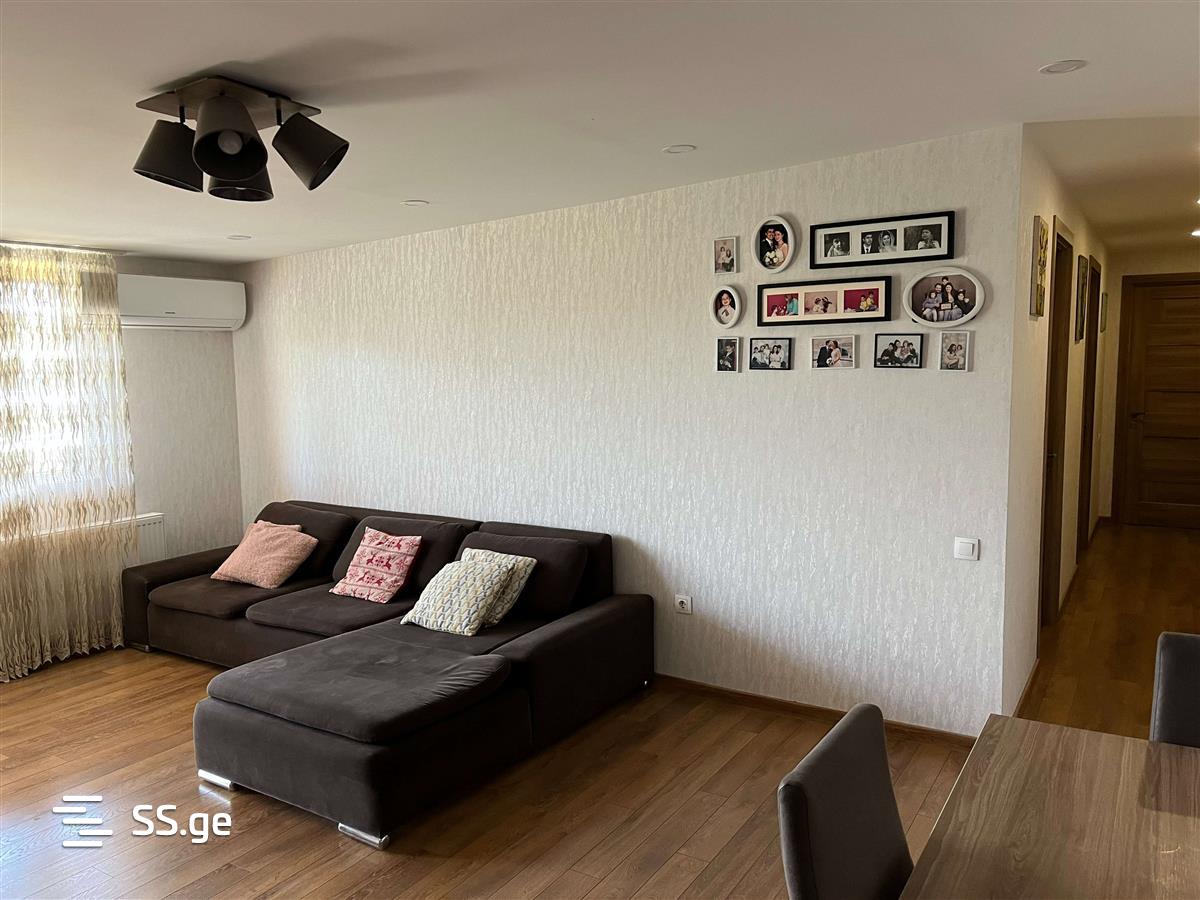 5 Room Flat For Sale view 2
