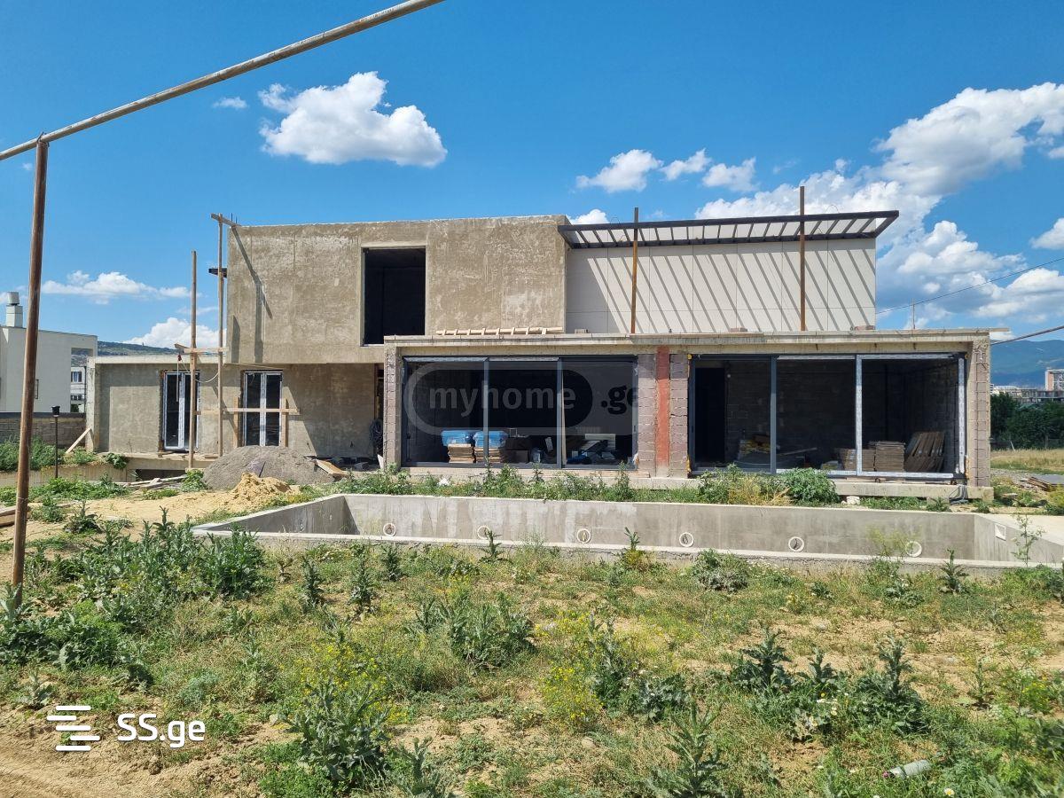 8 Room Private House For Sale view 5