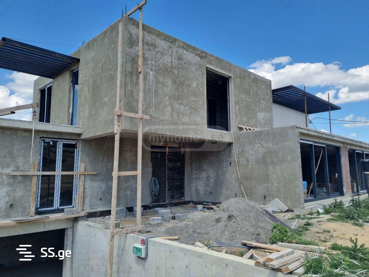 8 Room Private House For Sale view 4