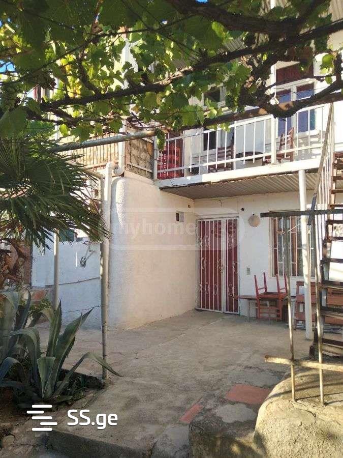 6 Room Private House For Sale view 2
