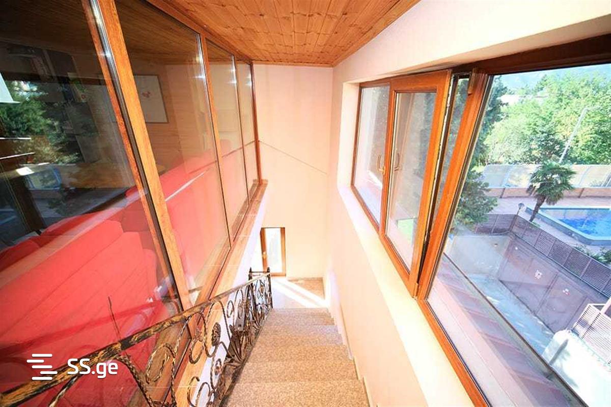 8 Room Private House For Sale view 5