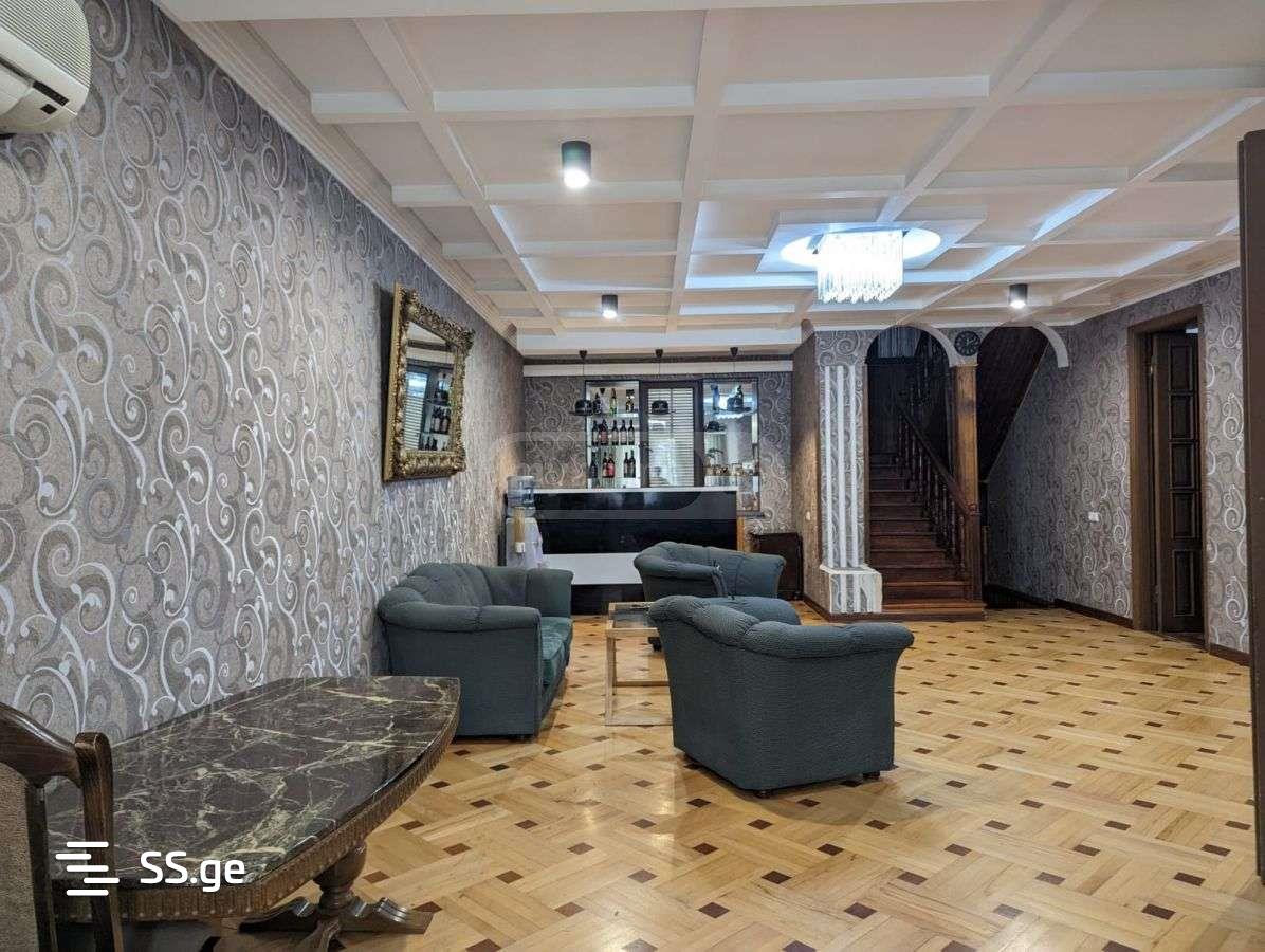 8 Room Private House For Sale view 1