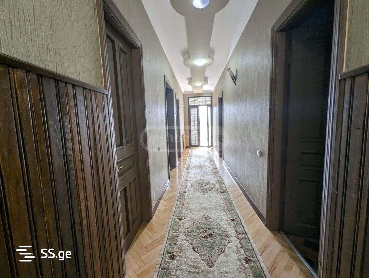 8 Room Private House For Sale view 5