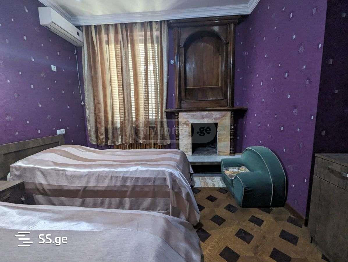 8 Room Private House For Sale view 4