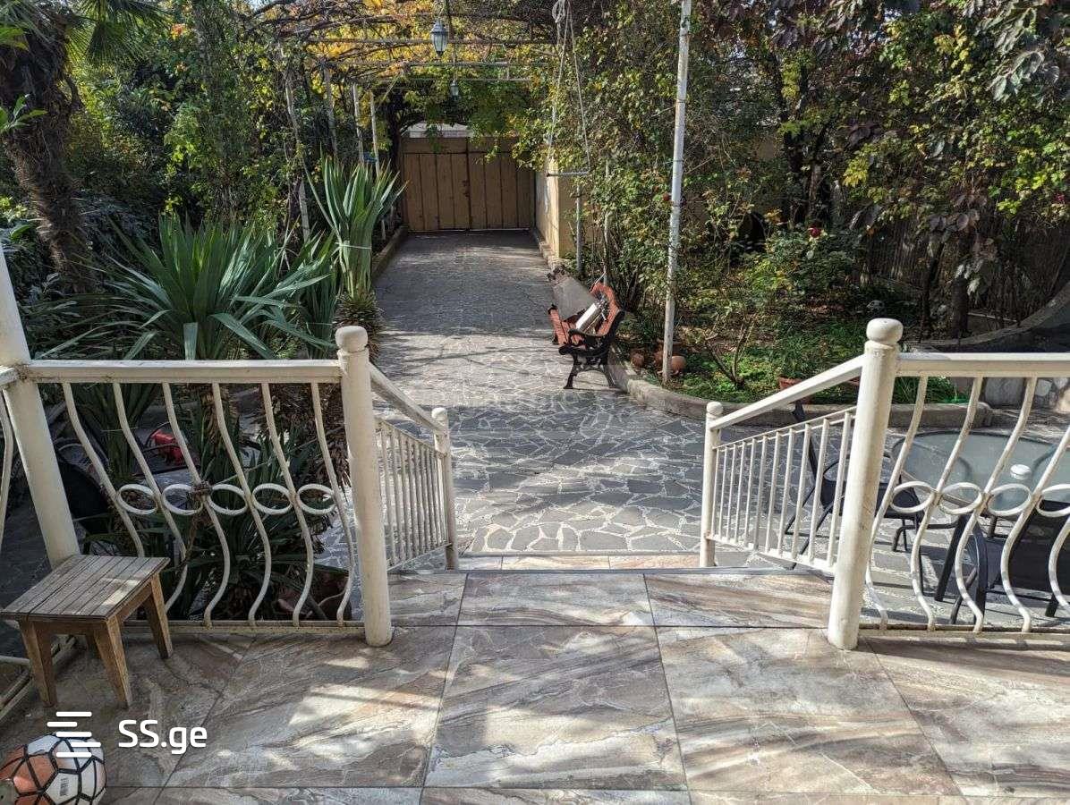 8 Room Private House For Sale view 2