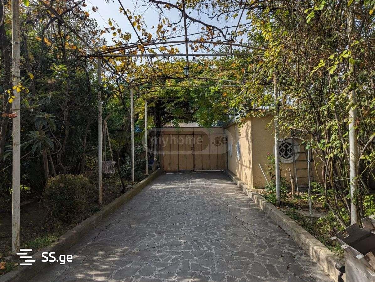 8 Room Private House For Sale view 7