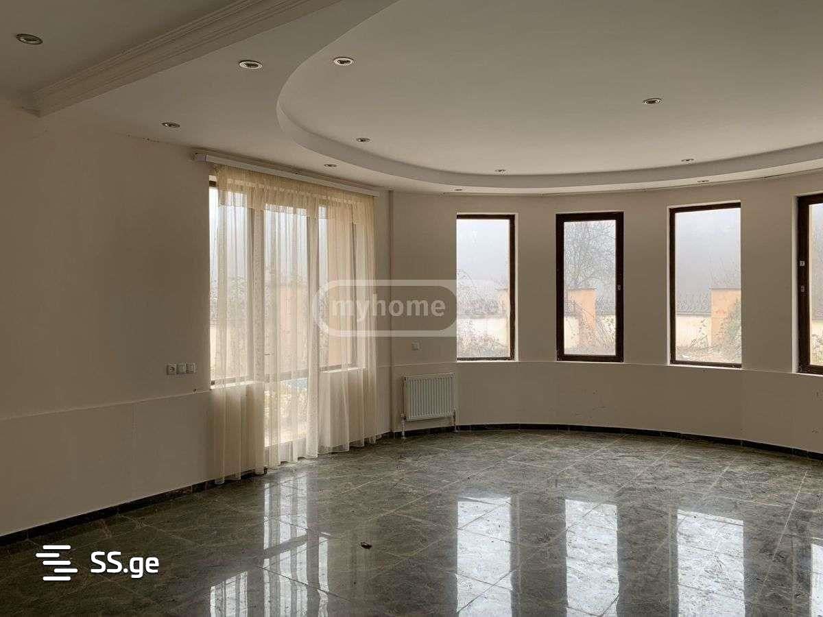 8 Room Private House For Sale view 4