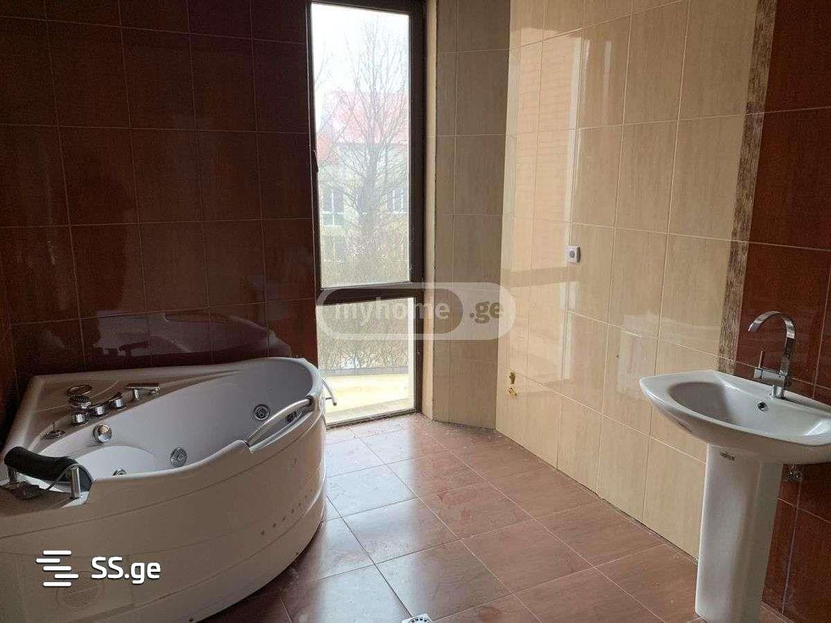 8 Room Private House For Sale view 5