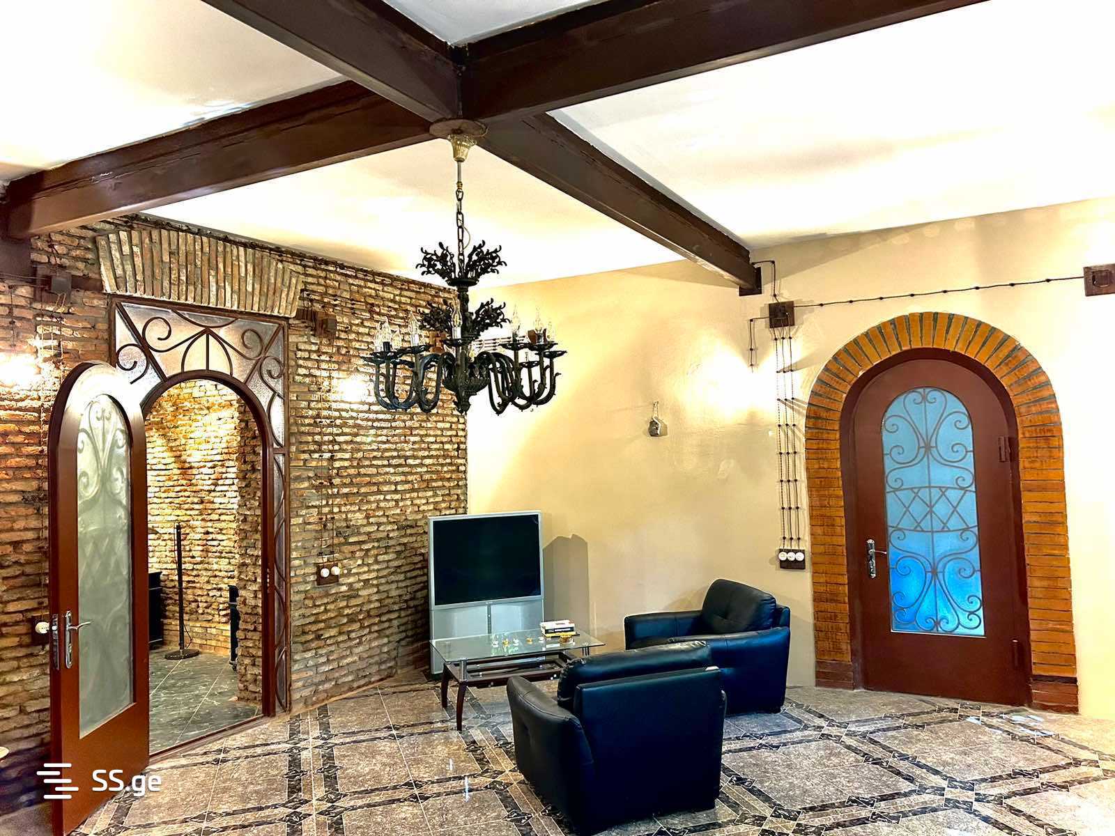 Private House For Rent. Mtatsminda - Vista 4
