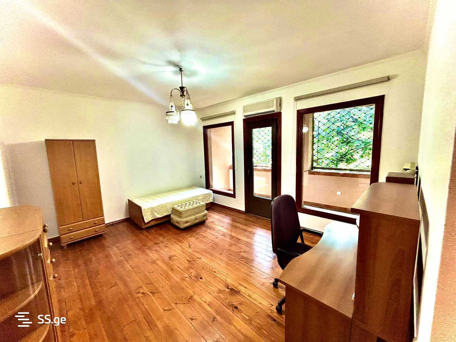 Private House For Rent. Mtatsminda - Vista 3