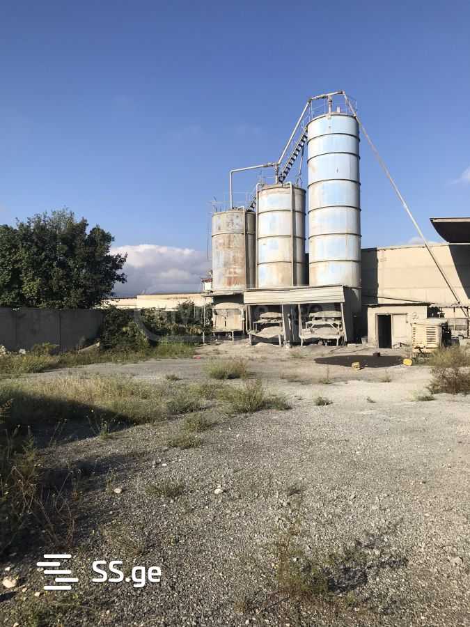 Store-Industrial Property For Rent. Sanzona view 2