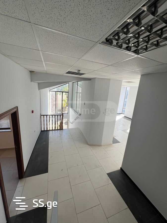 Commercial Space For Rent. Vera view 6
