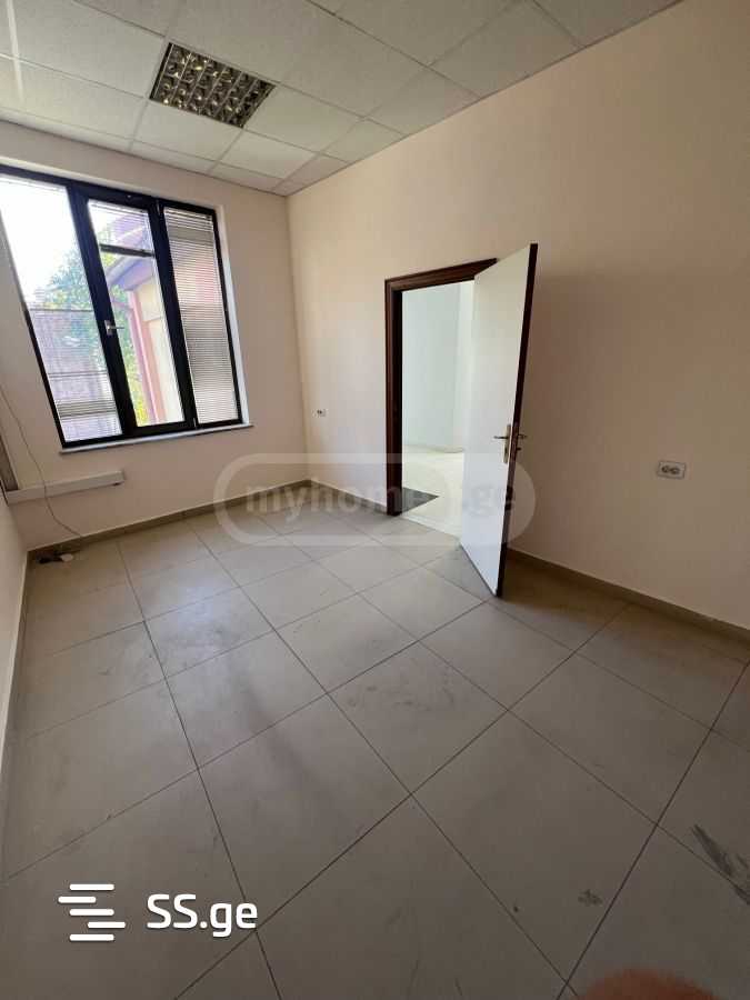 Commercial Space For Rent. Vera view 5