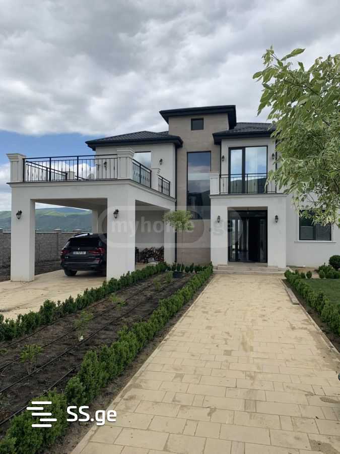 7 Room Private House For Sale. view 2