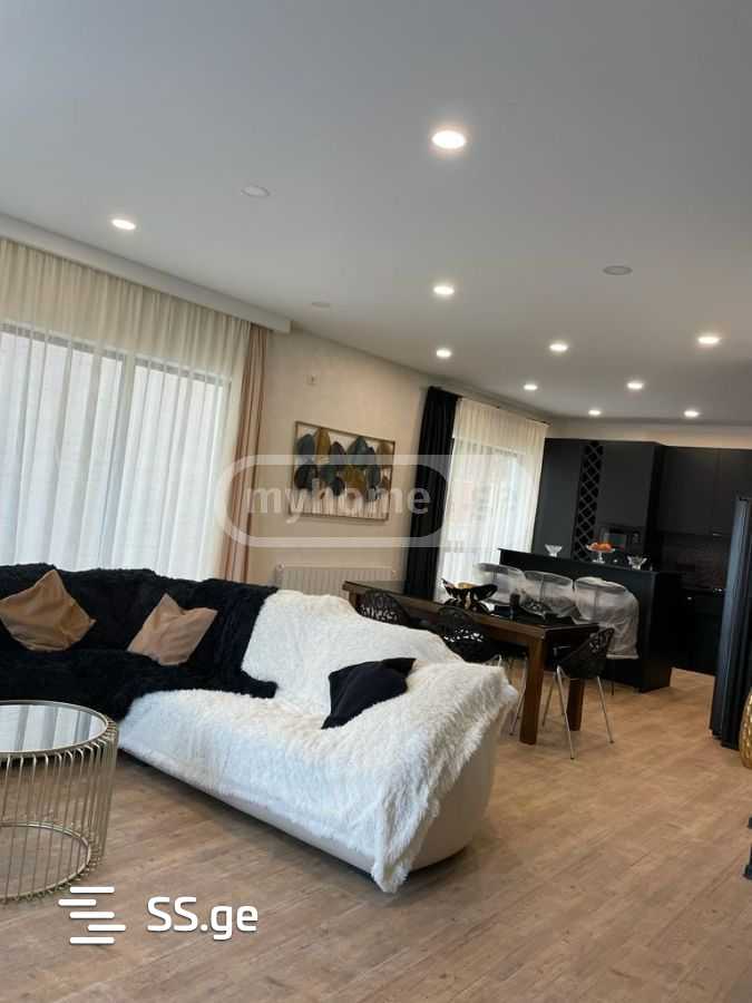 7 Room Private House For Sale view 2
